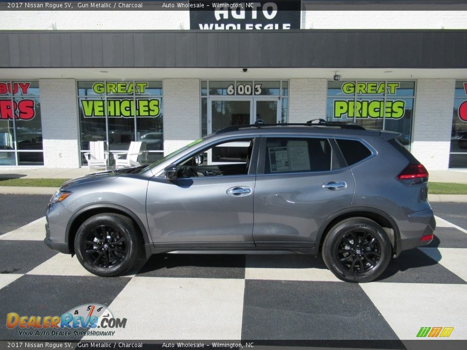 2017 Nissan Rogue SV Gun Metallic / Charcoal Photo #1