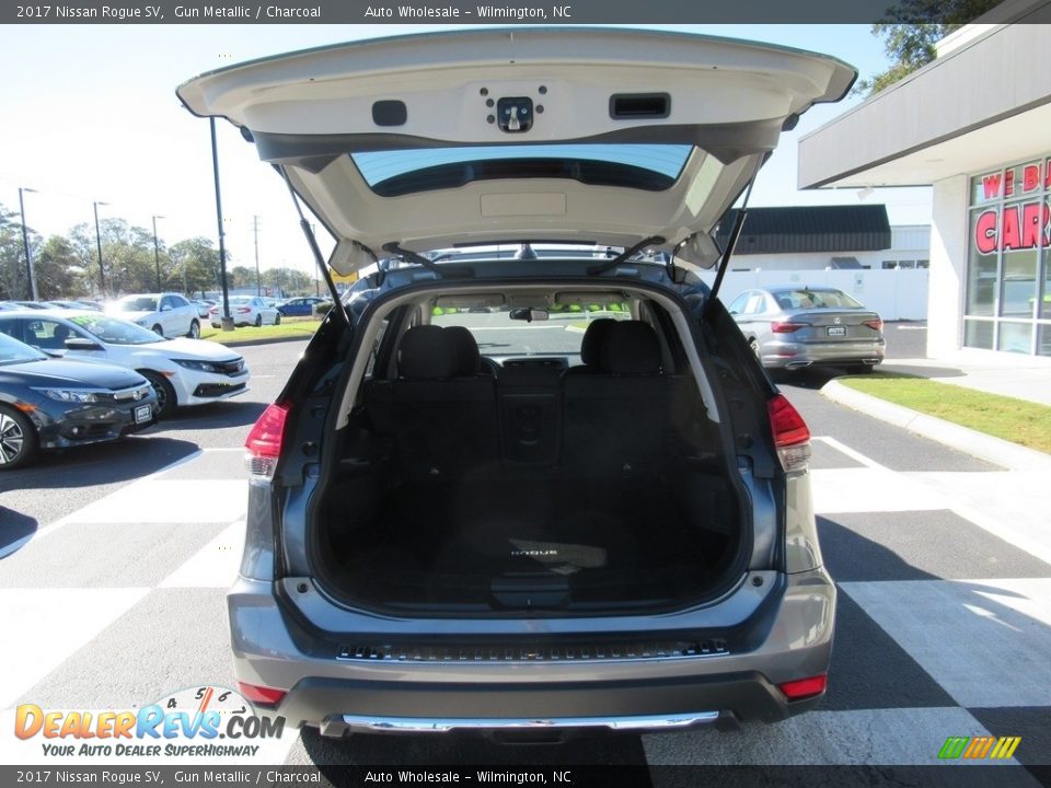 2017 Nissan Rogue SV Gun Metallic / Charcoal Photo #5