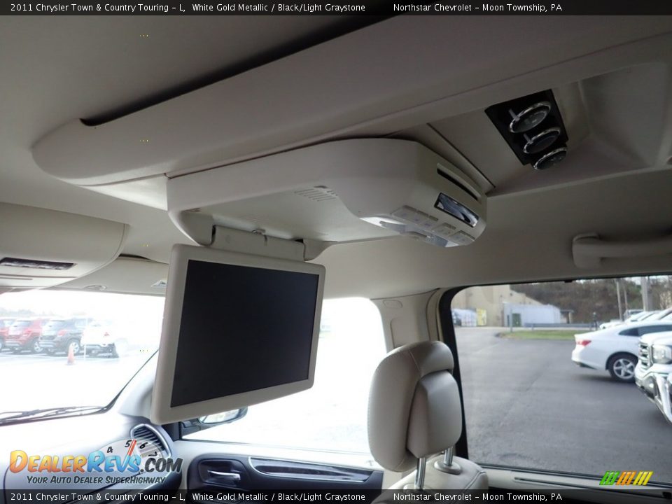 2011 Chrysler Town & Country Touring - L White Gold Metallic / Black/Light Graystone Photo #11