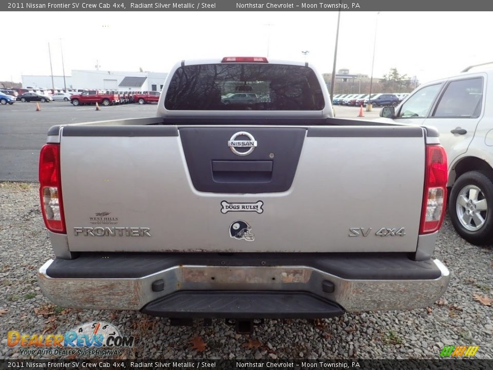 2011 Nissan Frontier SV Crew Cab 4x4 Radiant Silver Metallic / Steel Photo #3