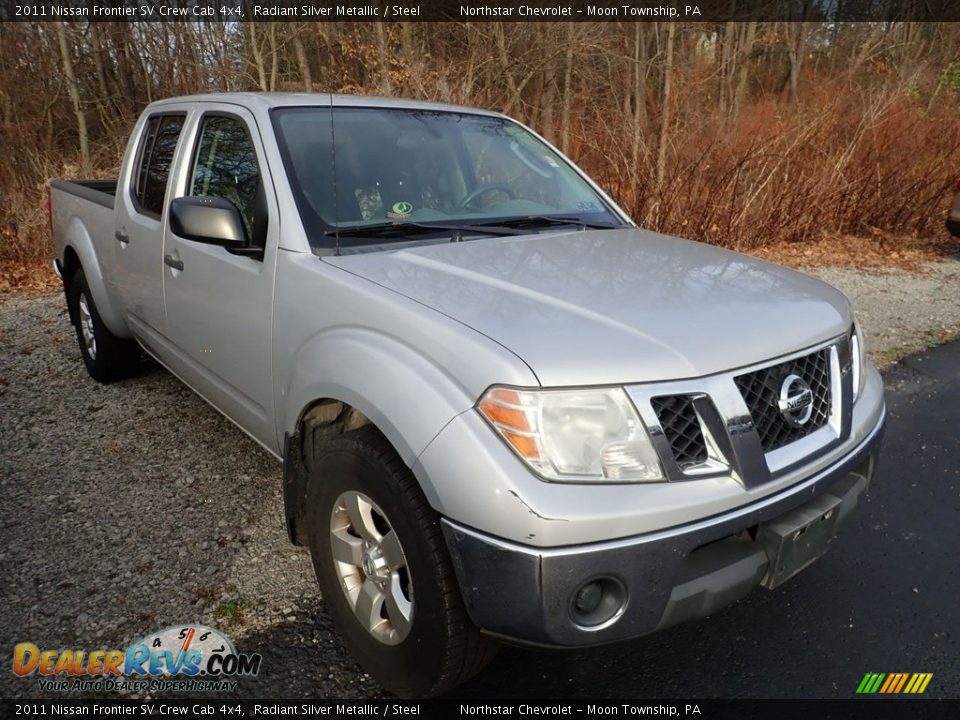 2011 Nissan Frontier SV Crew Cab 4x4 Radiant Silver Metallic / Steel Photo #5