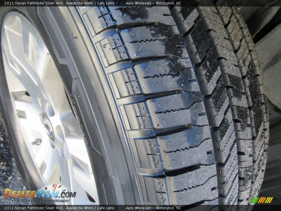 2011 Nissan Pathfinder Silver 4x4 Avalanche White / Cafe Latte Photo #8