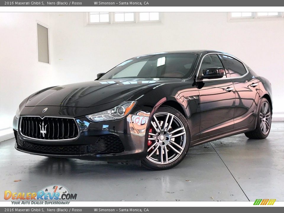 Front 3/4 View of 2016 Maserati Ghibli S Photo #12