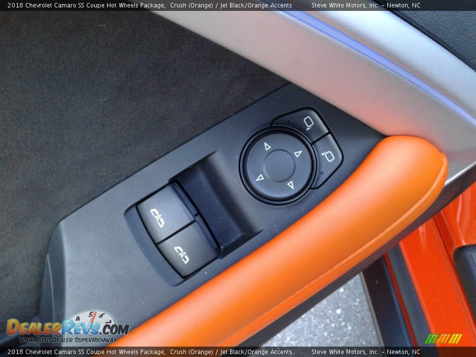 Controls of 2018 Chevrolet Camaro SS Coupe Hot Wheels Package Photo #13