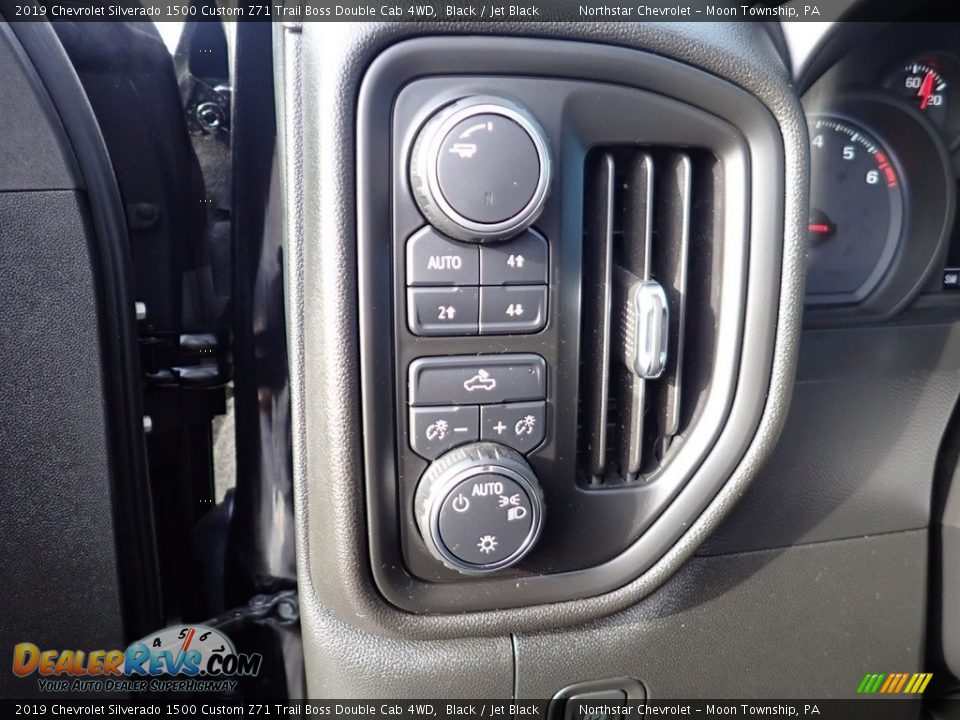 2019 Chevrolet Silverado 1500 Custom Z71 Trail Boss Double Cab 4WD Black / Jet Black Photo #26