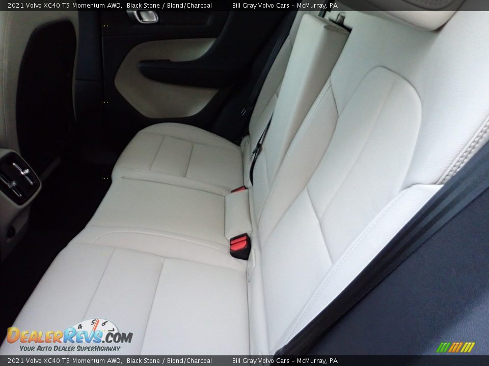 2021 Volvo XC40 T5 Momentum AWD Black Stone / Blond/Charcoal Photo #8
