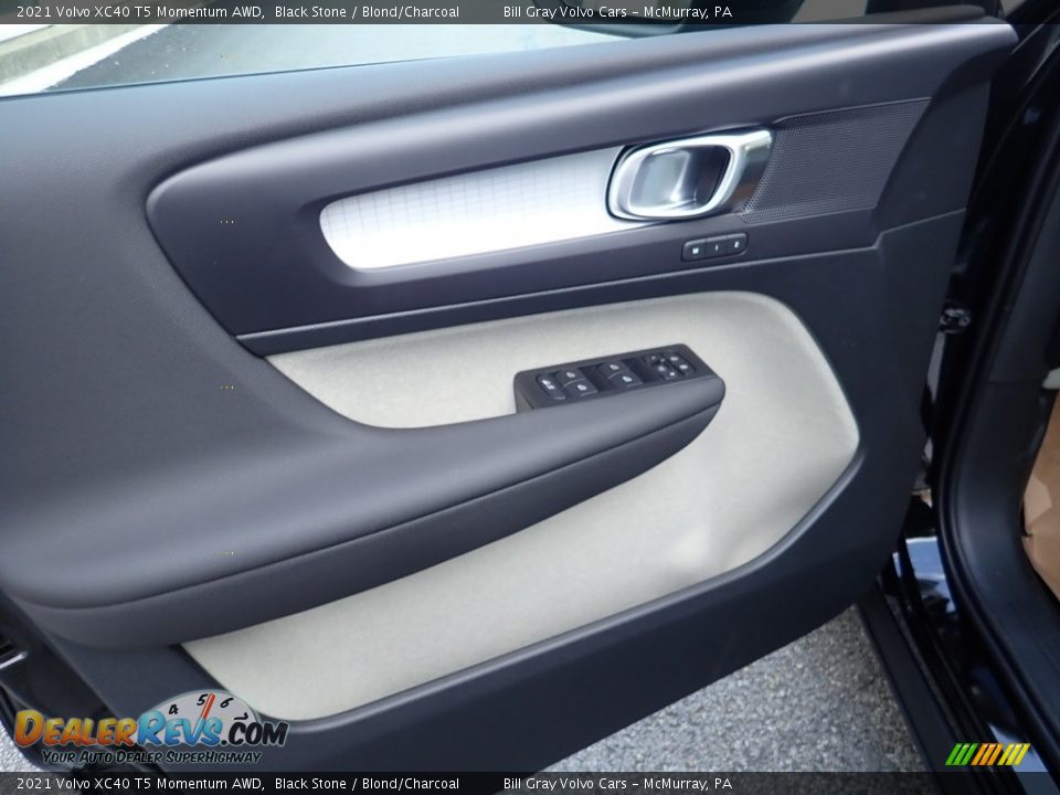 Door Panel of 2021 Volvo XC40 T5 Momentum AWD Photo #10
