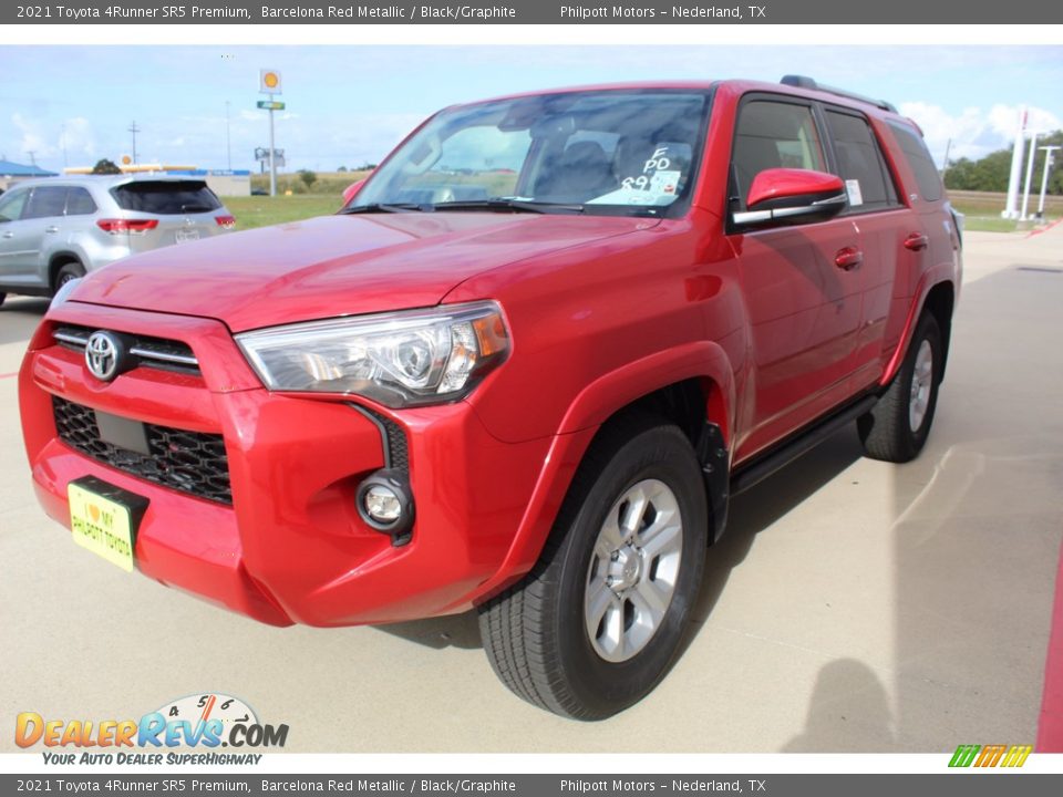 Front 3/4 View of 2021 Toyota 4Runner SR5 Premium Photo #4