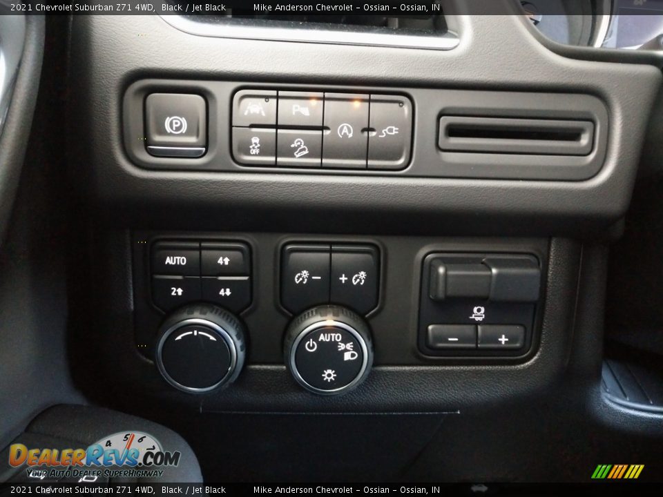 Controls of 2021 Chevrolet Suburban Z71 4WD Photo #26