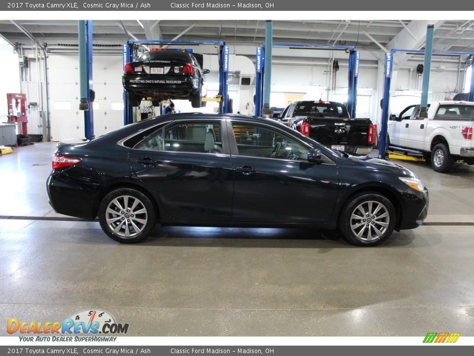2017 Toyota Camry XLE Cosmic Gray Mica / Ash Photo #4