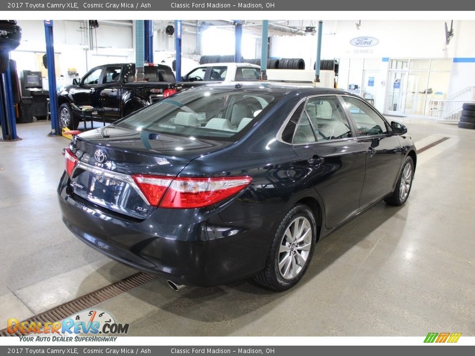 2017 Toyota Camry XLE Cosmic Gray Mica / Ash Photo #5