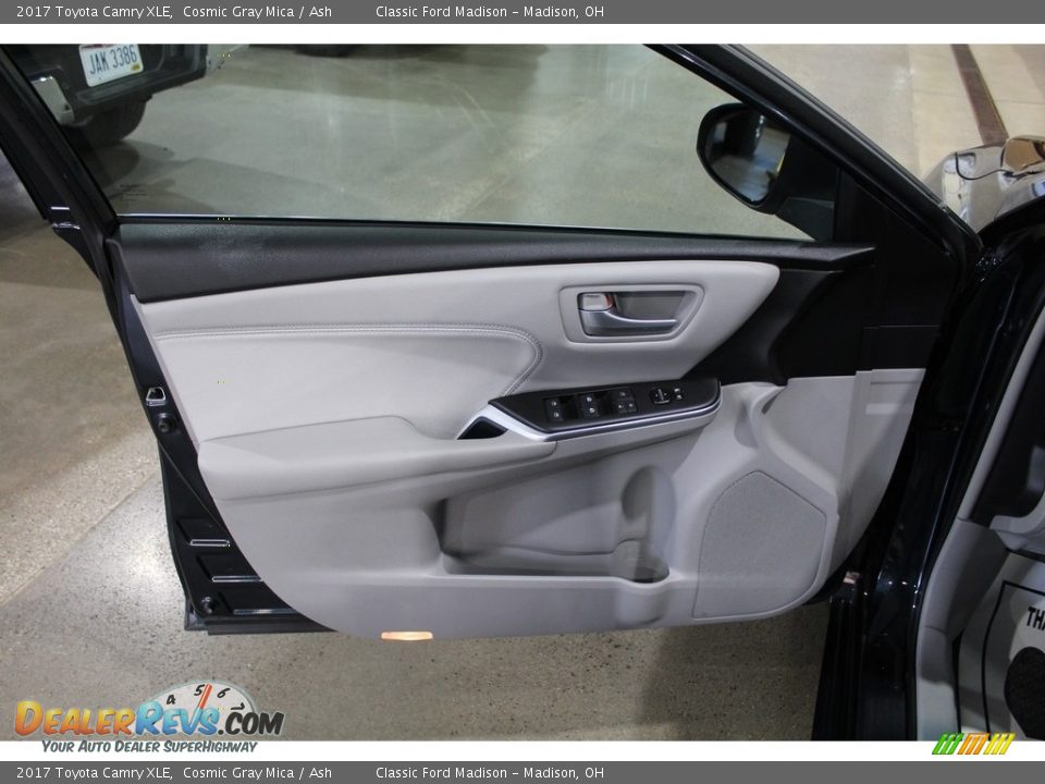 2017 Toyota Camry XLE Cosmic Gray Mica / Ash Photo #12