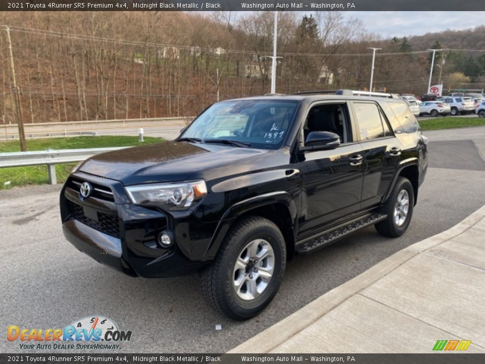 Front 3/4 View of 2021 Toyota 4Runner SR5 Premium 4x4 Photo #14