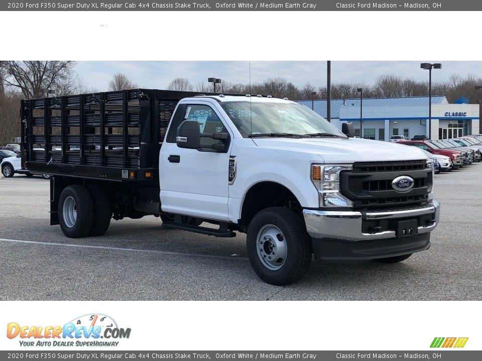 2020 Ford F350 Super Duty XL Regular Cab 4x4 Chassis Stake Truck Oxford White / Medium Earth Gray Photo #4
