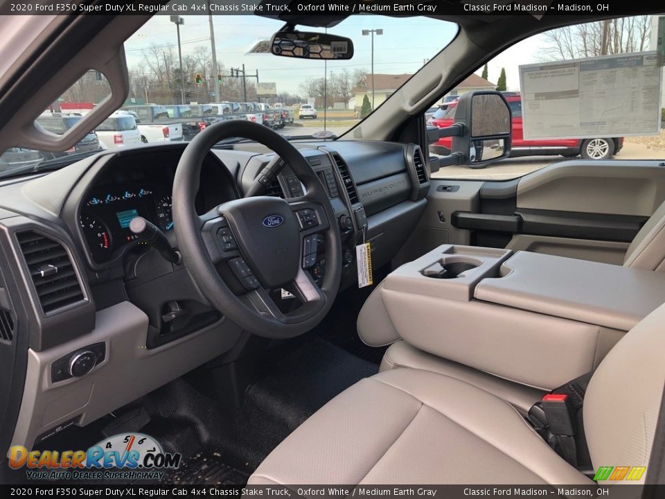 2020 Ford F350 Super Duty XL Regular Cab 4x4 Chassis Stake Truck Oxford White / Medium Earth Gray Photo #9