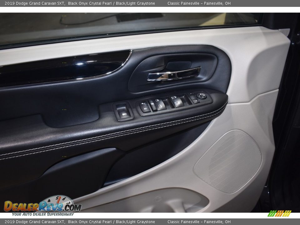 2019 Dodge Grand Caravan SXT Black Onyx Crystal Pearl / Black/Light Graystone Photo #11