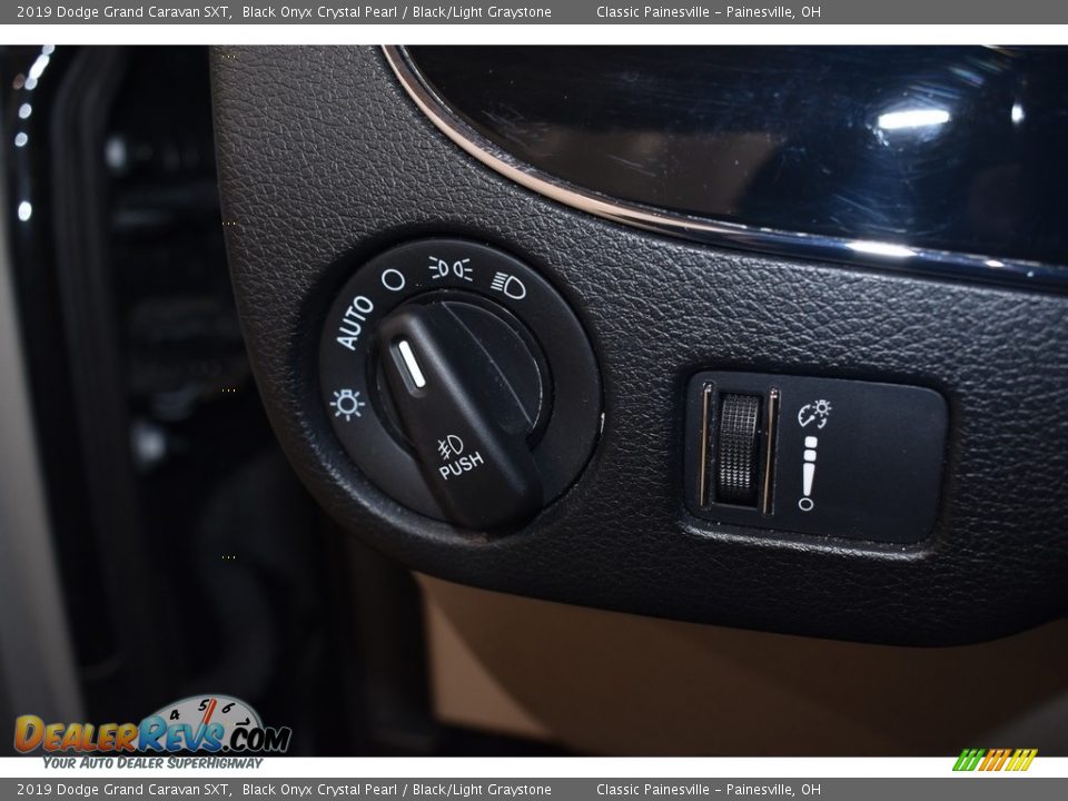 2019 Dodge Grand Caravan SXT Black Onyx Crystal Pearl / Black/Light Graystone Photo #12