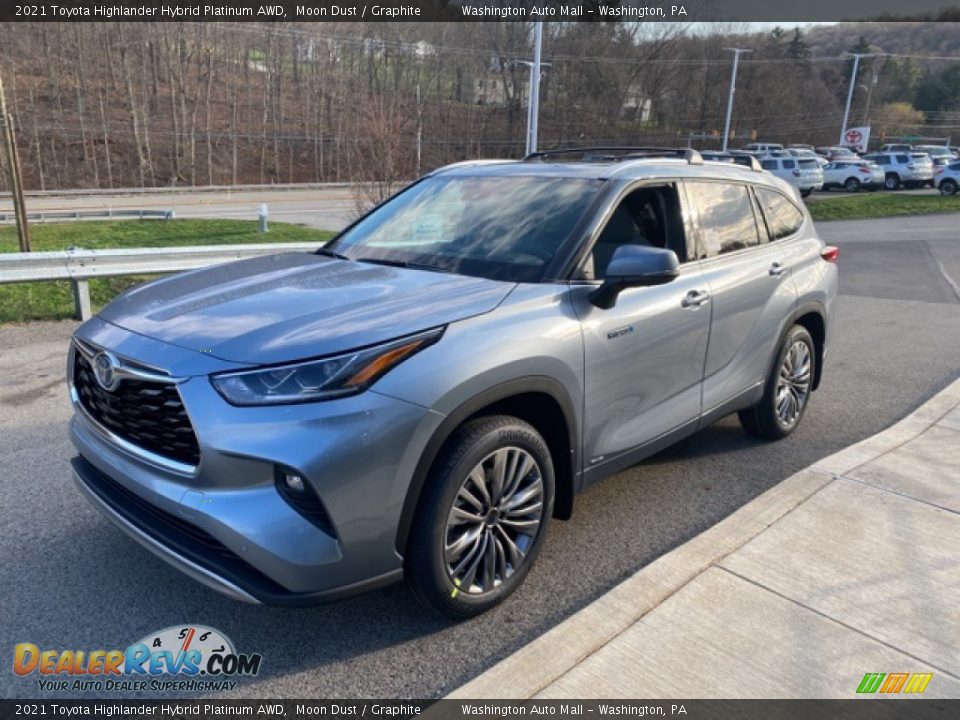 Front 3/4 View of 2021 Toyota Highlander Hybrid Platinum AWD Photo #15