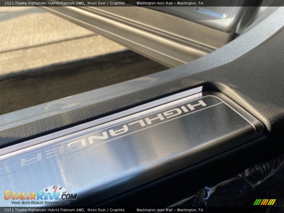 2021 Toyota Highlander Hybrid Platinum AWD Moon Dust / Graphite Photo #30