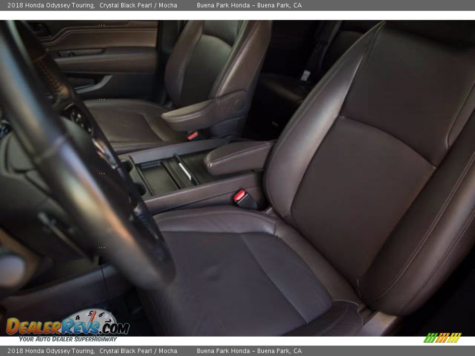 2018 Honda Odyssey Touring Crystal Black Pearl / Mocha Photo #18