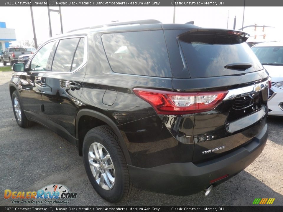 2021 Chevrolet Traverse LT Mosaic Black Metallic / Dark Atmosphere/­Medium Ash Gray Photo #5