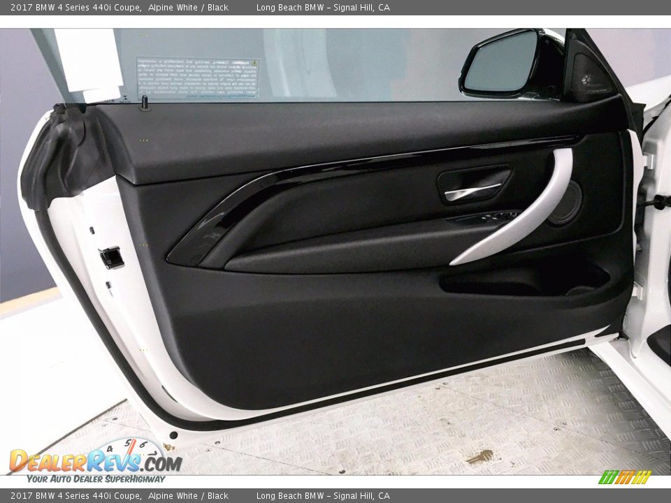 Door Panel of 2017 BMW 4 Series 440i Coupe Photo #23