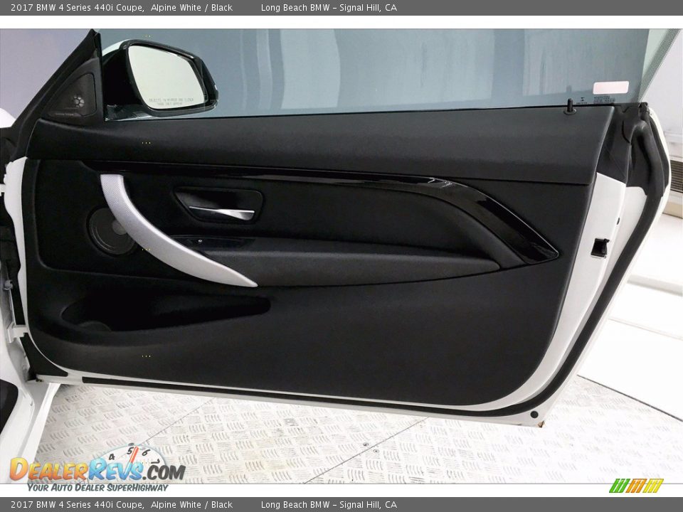 Door Panel of 2017 BMW 4 Series 440i Coupe Photo #24