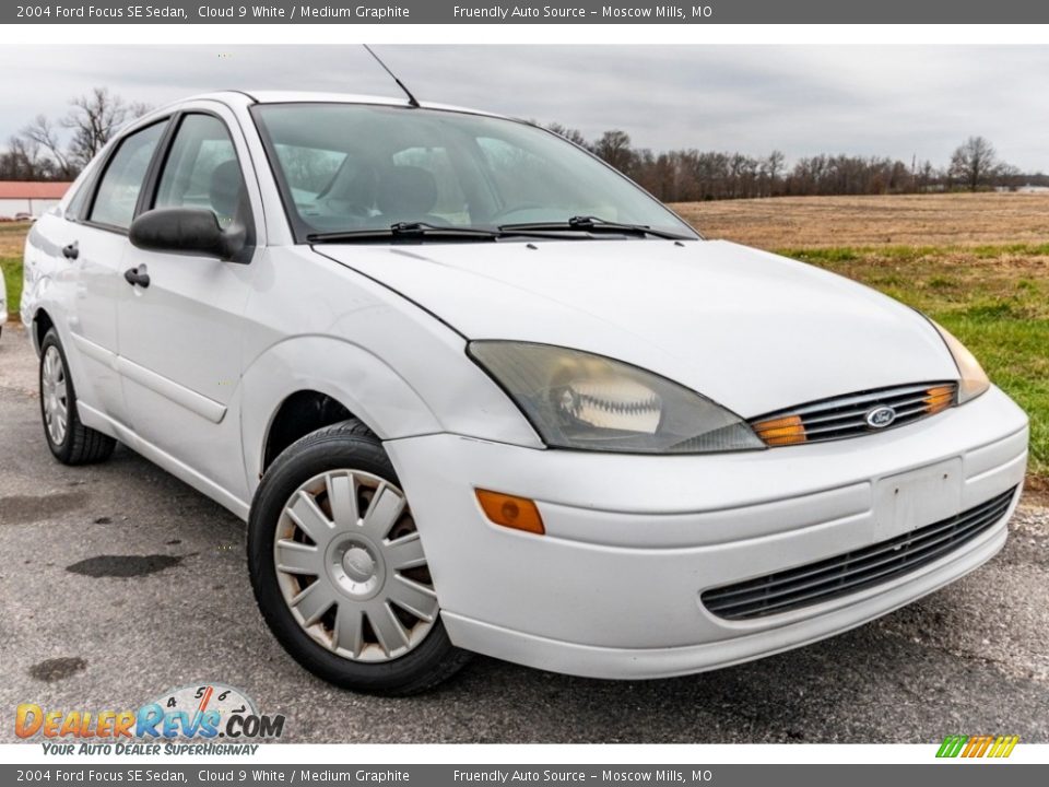 2004 Ford Focus SE Sedan Cloud 9 White / Medium Graphite Photo #1