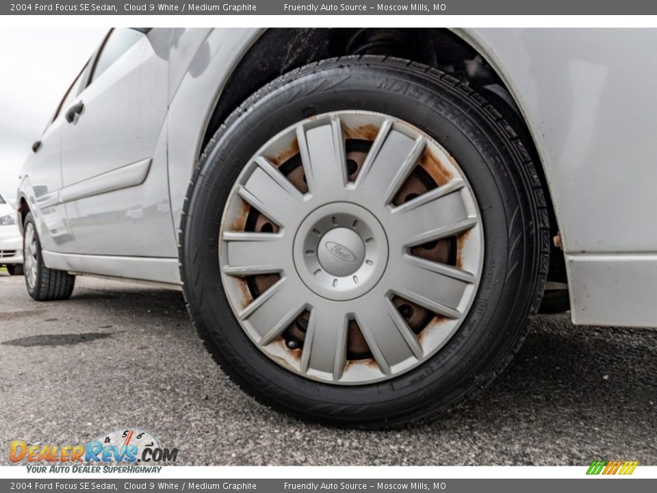 2004 Ford Focus SE Sedan Cloud 9 White / Medium Graphite Photo #2