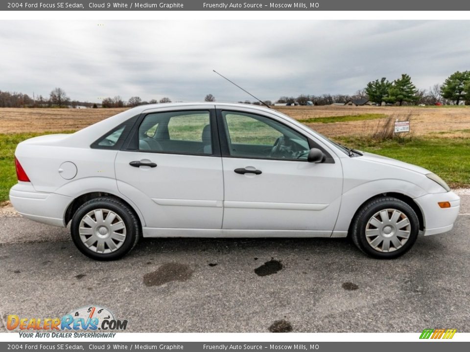 2004 Ford Focus SE Sedan Cloud 9 White / Medium Graphite Photo #3