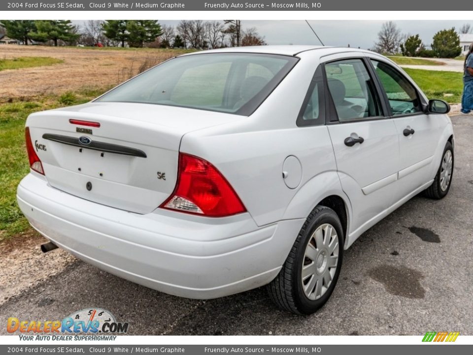 2004 Ford Focus SE Sedan Cloud 9 White / Medium Graphite Photo #4