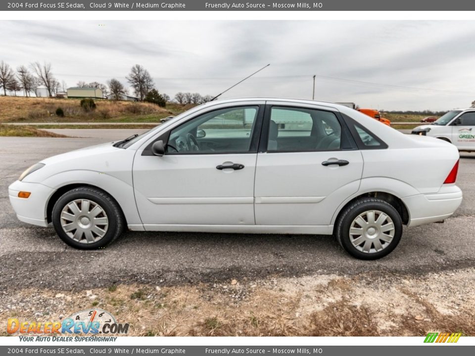 2004 Ford Focus SE Sedan Cloud 9 White / Medium Graphite Photo #7