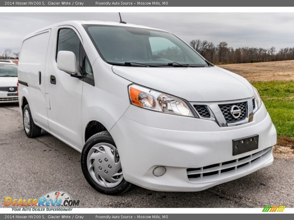 Front 3/4 View of 2014 Nissan NV200 S Photo #1