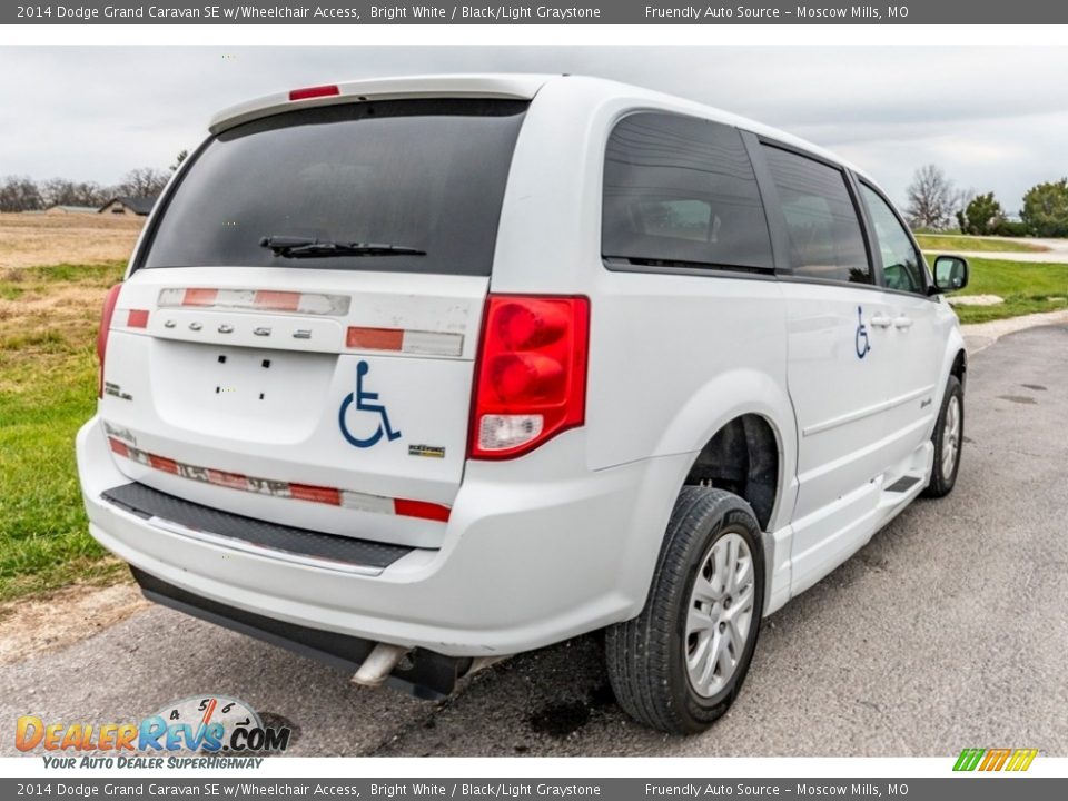 2014 Dodge Grand Caravan SE w/Wheelchair Access Bright White / Black/Light Graystone Photo #4