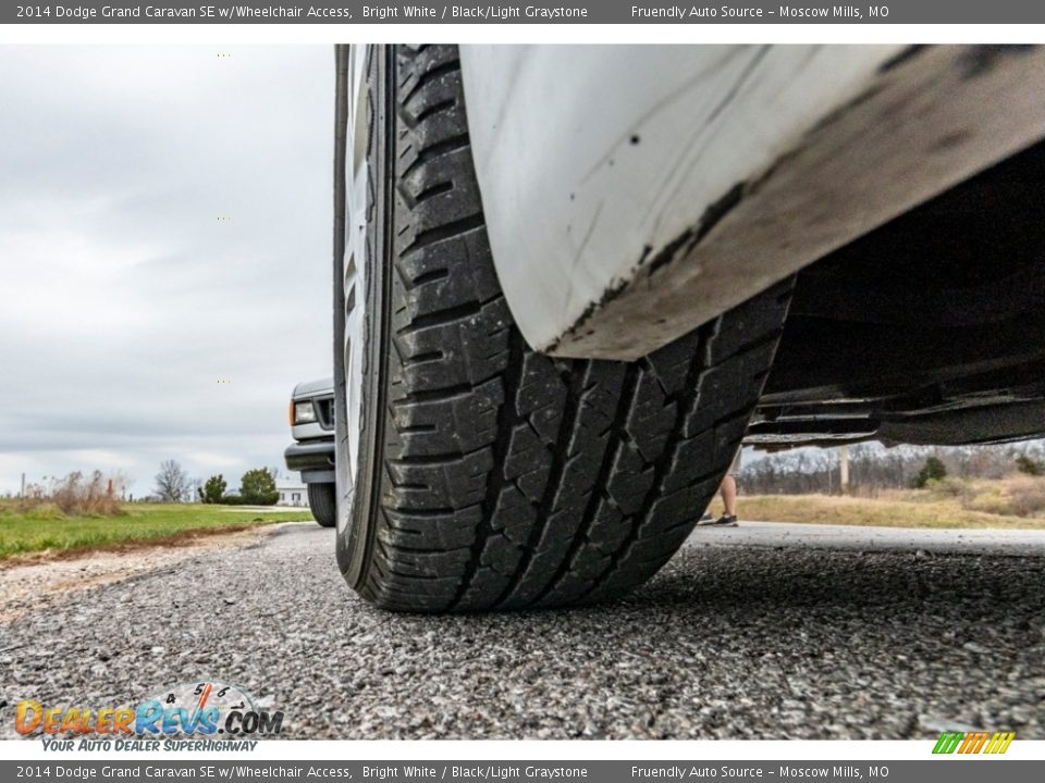 2014 Dodge Grand Caravan SE w/Wheelchair Access Bright White / Black/Light Graystone Photo #15