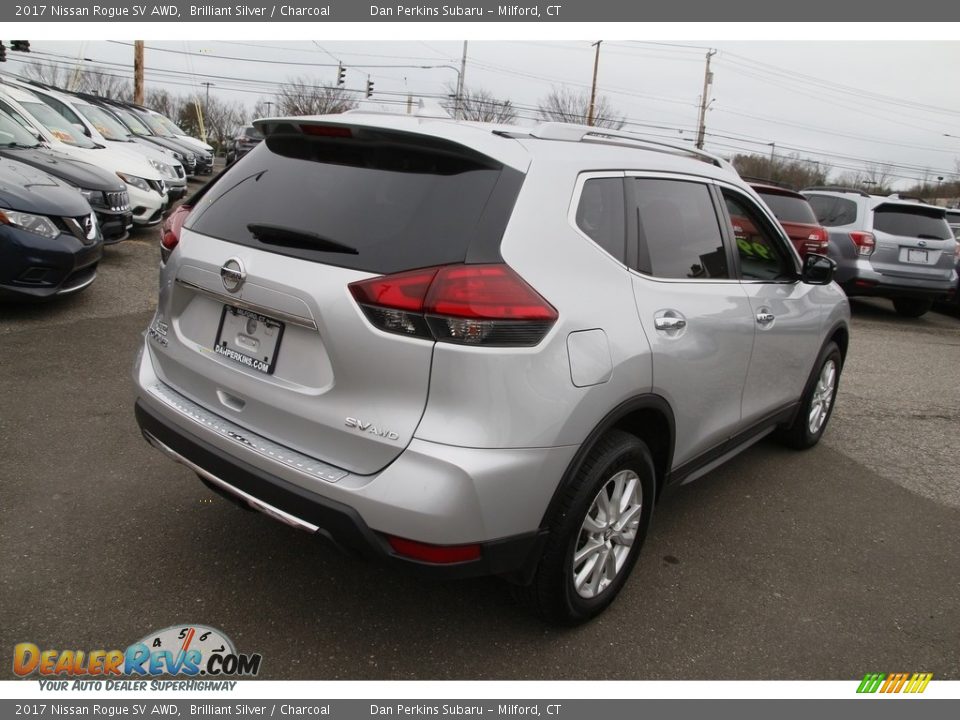 2017 Nissan Rogue SV AWD Brilliant Silver / Charcoal Photo #5