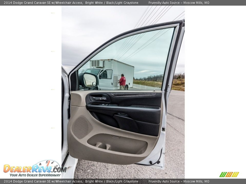 2014 Dodge Grand Caravan SE w/Wheelchair Access Bright White / Black/Light Graystone Photo #27