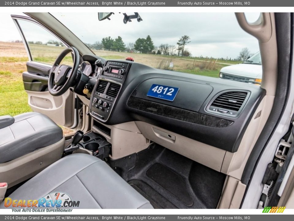 2014 Dodge Grand Caravan SE w/Wheelchair Access Bright White / Black/Light Graystone Photo #28