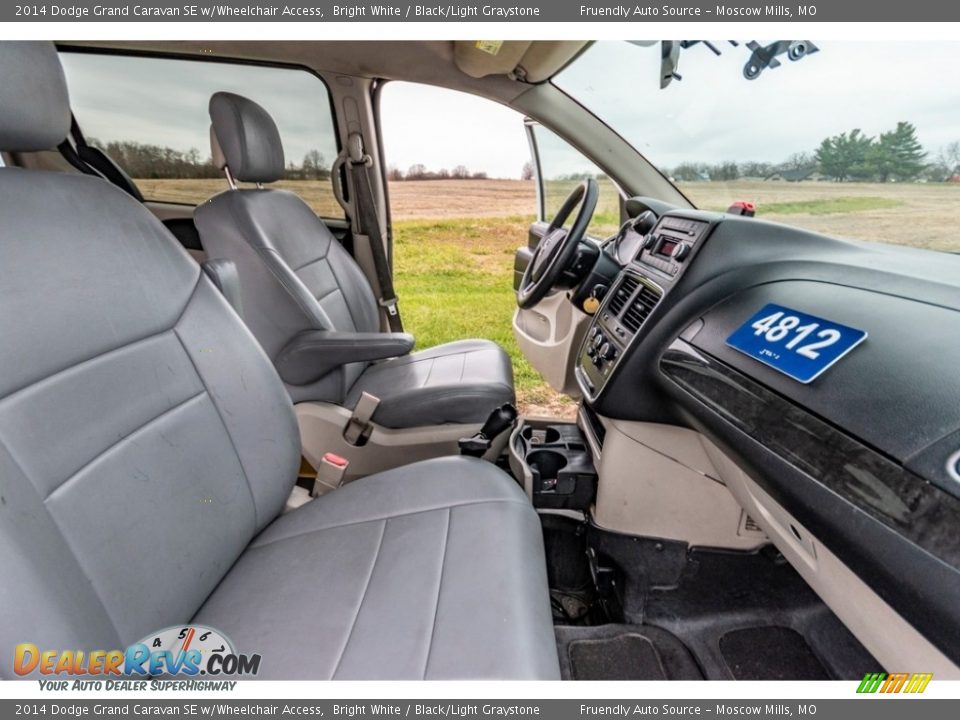 2014 Dodge Grand Caravan SE w/Wheelchair Access Bright White / Black/Light Graystone Photo #29