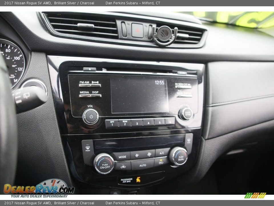 2017 Nissan Rogue SV AWD Brilliant Silver / Charcoal Photo #18