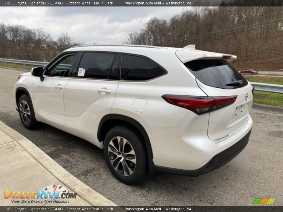 2021 Toyota Highlander XLE AWD Blizzard White Pearl / Black Photo #2