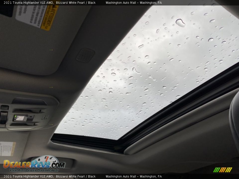 2021 Toyota Highlander XLE AWD Blizzard White Pearl / Black Photo #11