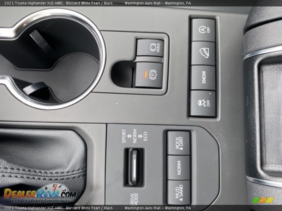 2021 Toyota Highlander XLE AWD Blizzard White Pearl / Black Photo #17