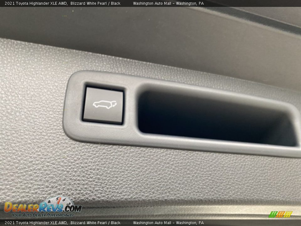 2021 Toyota Highlander XLE AWD Blizzard White Pearl / Black Photo #32