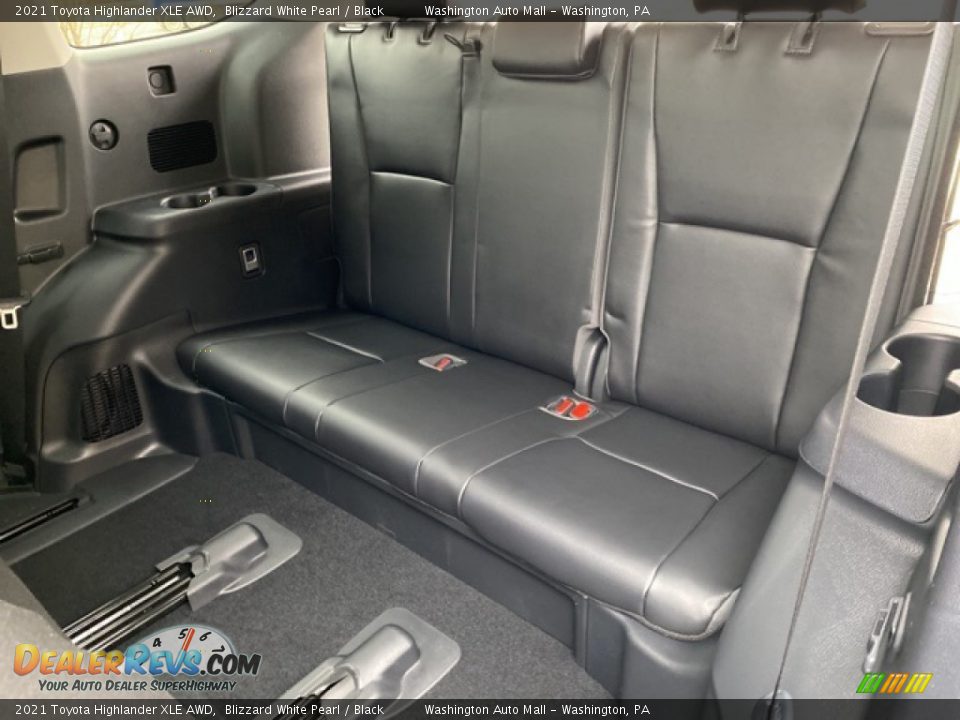2021 Toyota Highlander XLE AWD Blizzard White Pearl / Black Photo #35