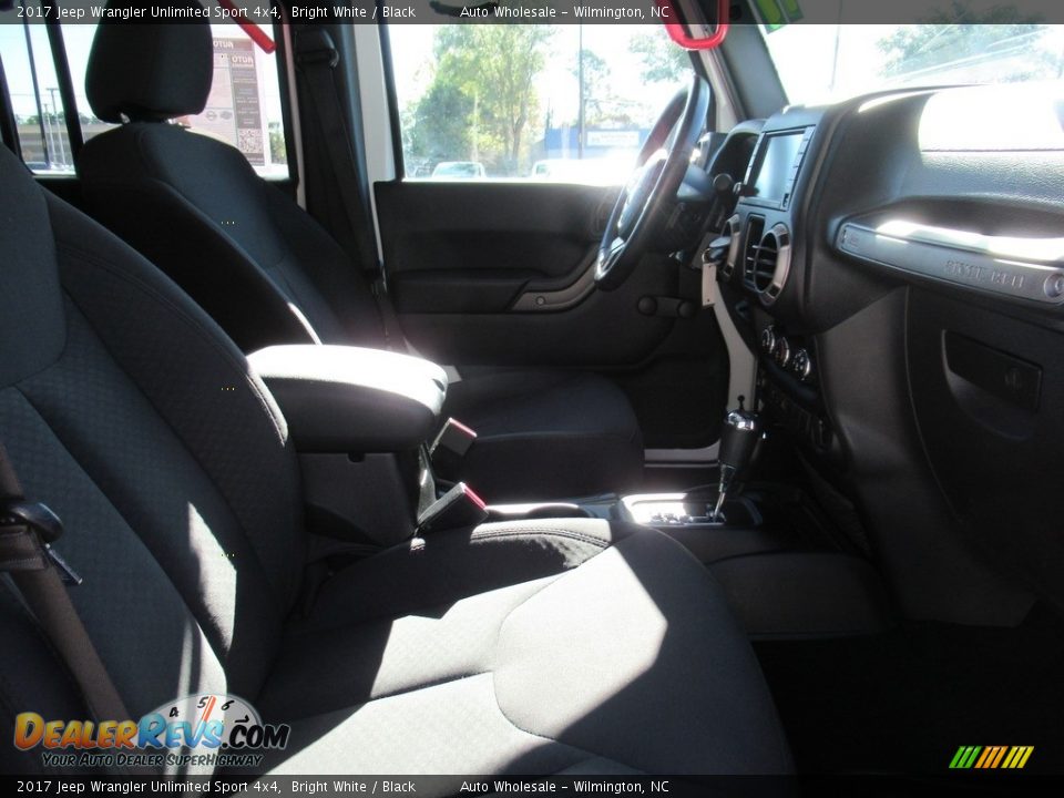 2017 Jeep Wrangler Unlimited Sport 4x4 Bright White / Black Photo #13