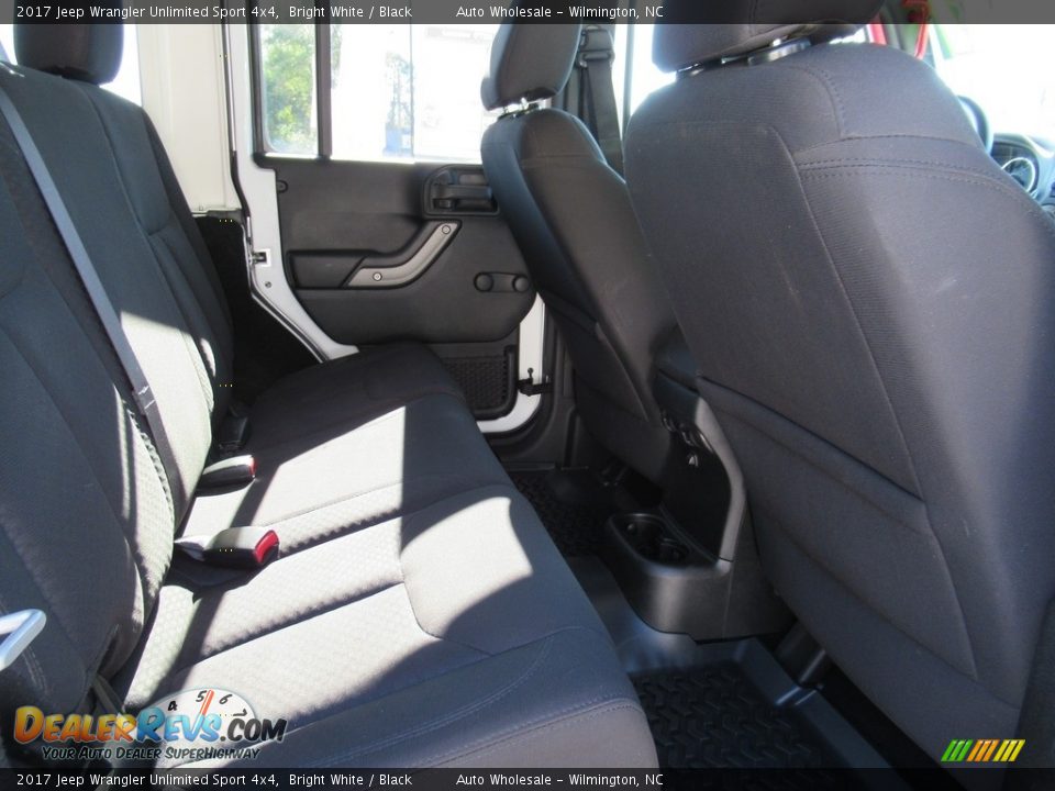 2017 Jeep Wrangler Unlimited Sport 4x4 Bright White / Black Photo #14