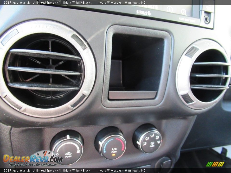 2017 Jeep Wrangler Unlimited Sport 4x4 Bright White / Black Photo #18
