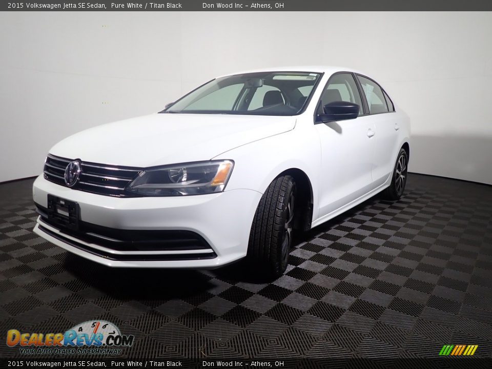 2015 Volkswagen Jetta SE Sedan Pure White / Titan Black Photo #2