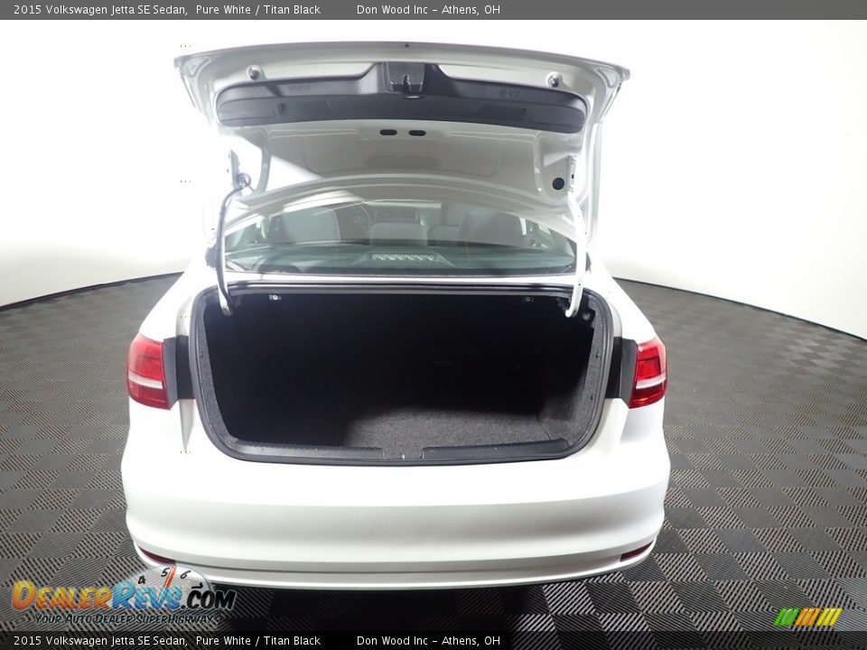 2015 Volkswagen Jetta SE Sedan Pure White / Titan Black Photo #12
